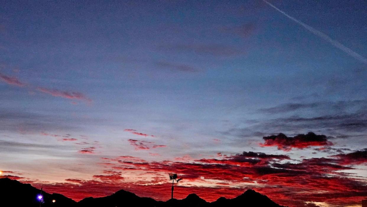 <div>Stunning!! FOX 10 viewer DupHarvey shared this beautiful shot of a Piestewa Peak sunrise with us all</div>