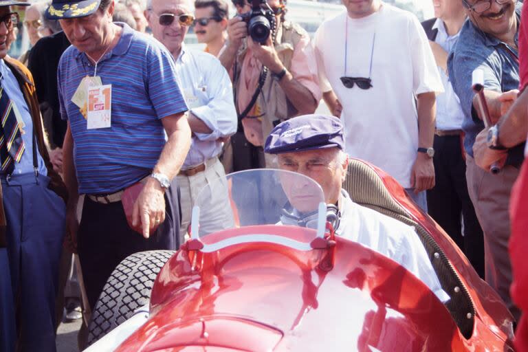 A 29 años de su muerte es recordado como uno de los mayores exponentes del deporte nacional, principalmente del automovilismo. Quíntuple campeón mundial de Fórmula 1, considerado como el 