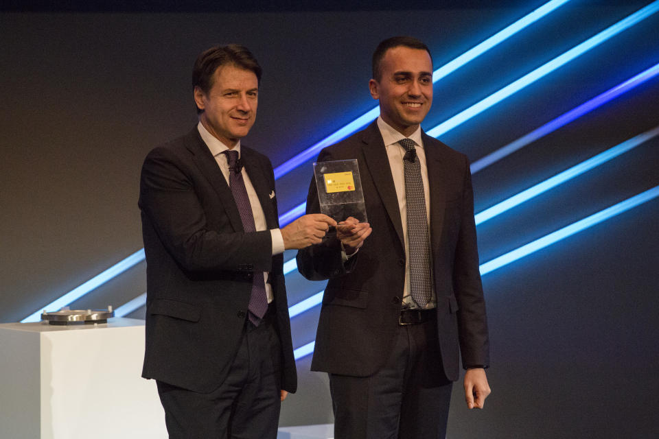 Il premier Giuseppe Conte con il suo vice, Luigi Di Maio (Photo by Christian Minelli/NurPhoto via Getty Images)