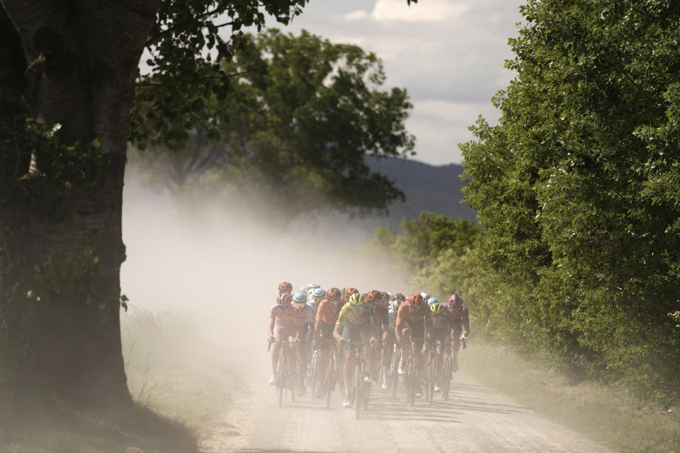 Cyclists ride through the dust along the Tuscan countryside during the sixth stage of the of the Giro d'Italia, Tour of Italy cycling race from Viareggio to Rapolano Terme, Thursday, May 9, 2024. (Fabio Ferrari/LaPresse via AP)