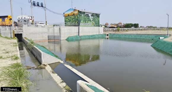 南市水利局積極推動各項治水工程，除興建抽水站，並落實水門、抽水機巡檢等防汛整備，降低積淹水風險。（記者李嘉祥攝）