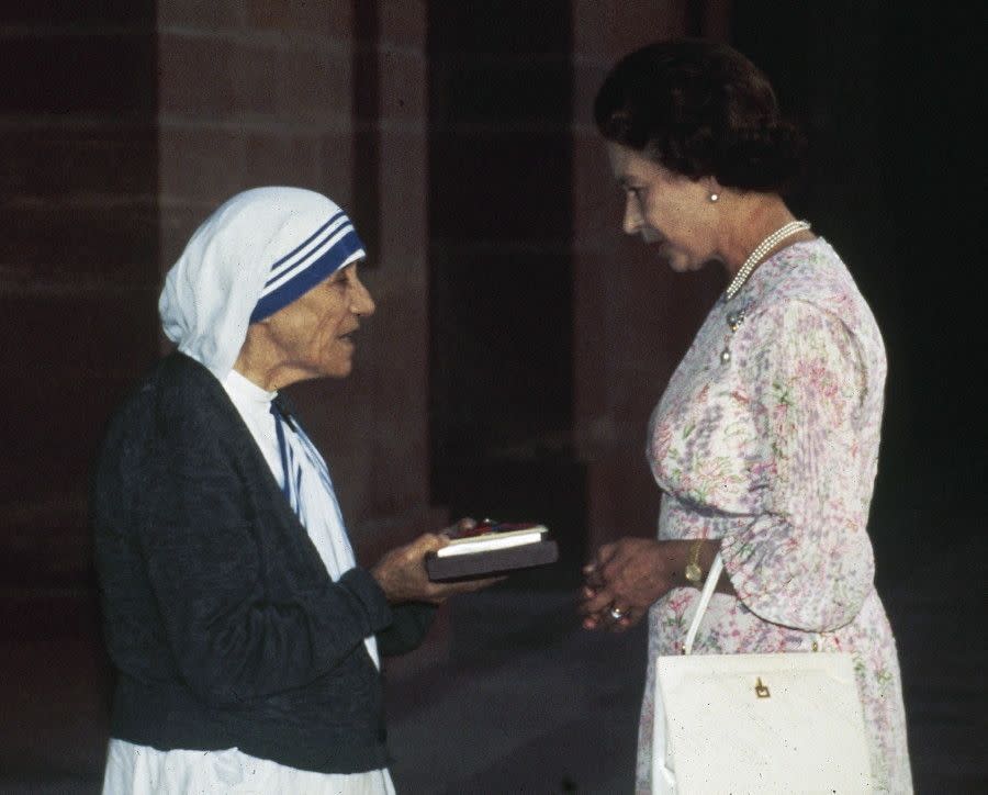The Queen presents Mother Teresa of Calcutta with the Insignia of the Honorary Order of Meric in New Delhi on Nov. 24, 1983.