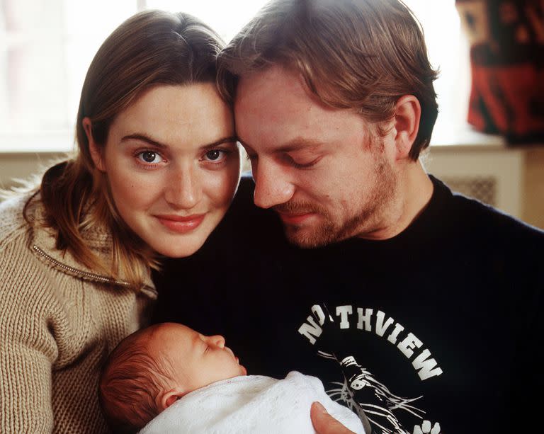 Kate Winslet junto a Jim Threapleton y la pequeña Mia