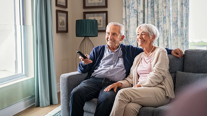 Pagar el canon televisivo es muy común entre las generaciones mayores.