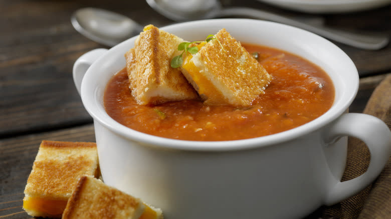tomato soup grilled cheese croutons