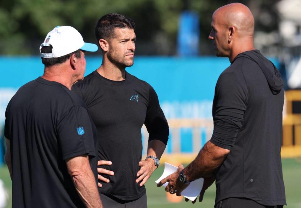 Carolina Panthers senior defensive assistant Dom Capers, left, head coach Dave Canales, center, speak with New York Jets head coach Robert Saleh, right, prior to the team’s joint practice on Thursday, August 15, 2024 in Charlotte, NC.