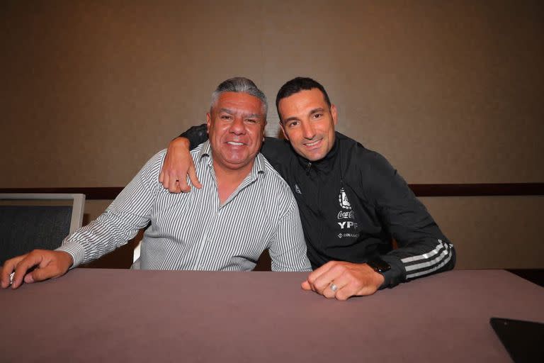 "Me enorgullece contarles que hemos arreglado la continuidad de Lionel Scaloni como DT de Argentina hasta el mundial de 2026. Seguimos apostando al proyecto integral de selecciones. Hay Scaloneta para rato!!", tuiteó Claudio Tapia.