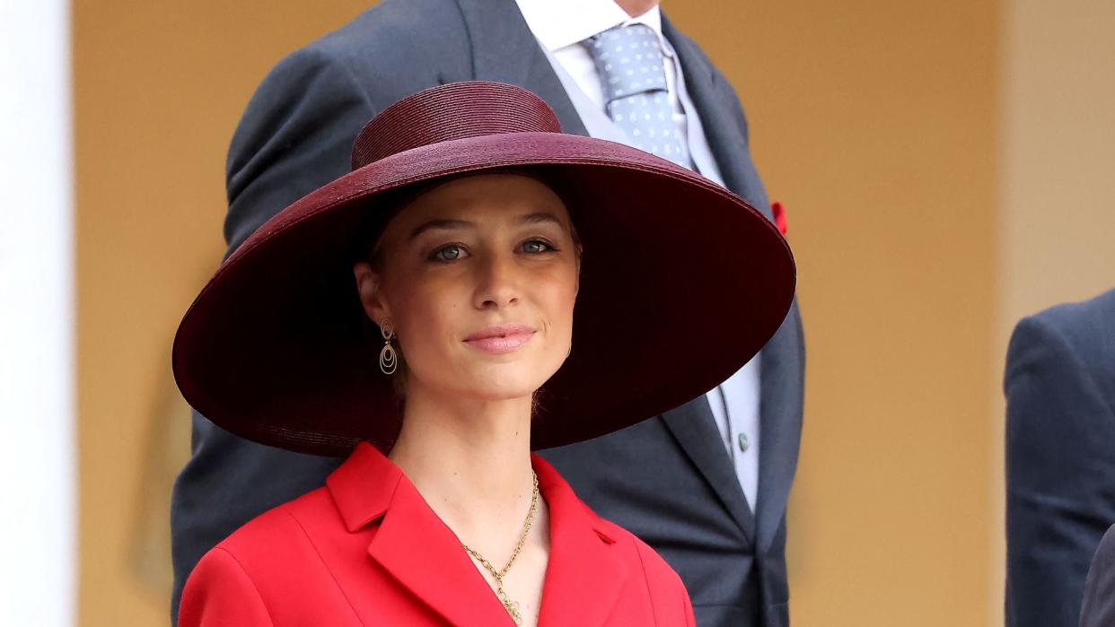 Beatrice Borromeo y su hijo Francesco Casiraghi durante las celebraciones del Día Nacional de Mónaco el 19 de noviembre de 2022 en Mónaco.