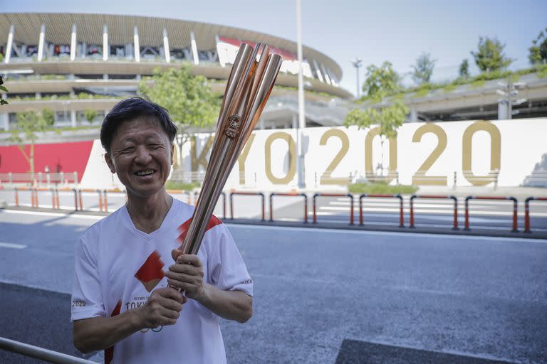 El estadio Olímpico espera por la inauguración, en una ciudad en alerta por el Covid