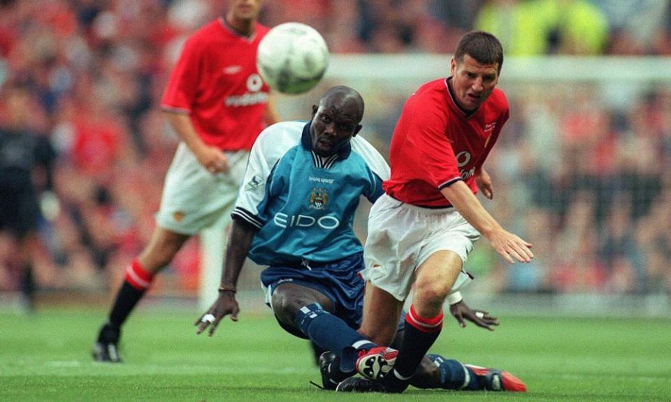 Denis Irwin is tackled by George Weah