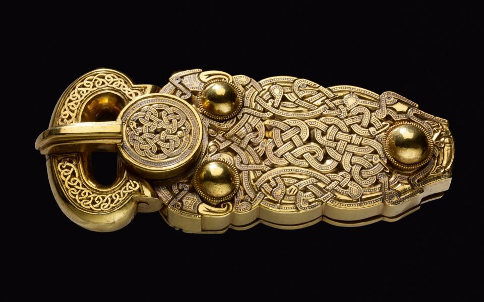 The Sutton Hoo belt buckle that inspired a Book of Durrow illustration - British Museum