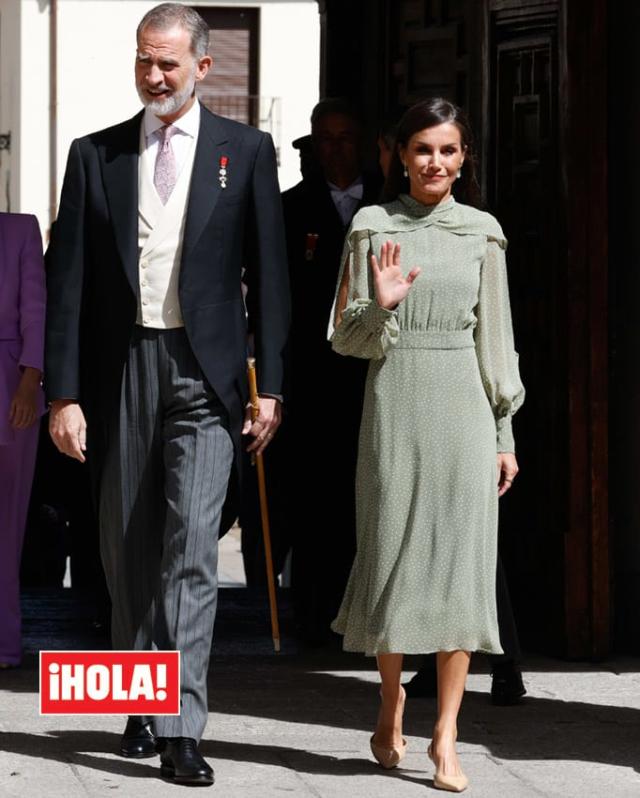 La reina Letizia recupera su vestido midi favorito: así es el