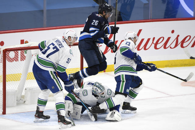 Wheeler helps Jets beat Canucks, clinch 3rd place in North - The