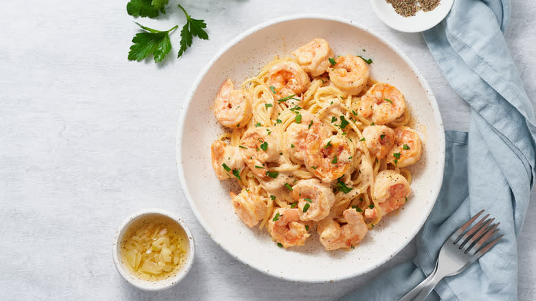 Shrimp linguine in bowl