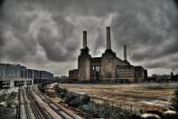 <p>The Battersea Power Station, an old coal power facility, sits unoccupied in the Nine Elms district on the outskirts of London.</p><p>Photo: Flickr/<a href="https://www.flickr.com/photos/mendhak/6919674132/in/photolist-bxt93q-rb8nA8-f4BRiW-q3VBmK-gdeB5p-8u6ckL-9WcXwH-aB9xrS-dndF3o-4V6qan-Y4XJ85-6kC2xw-6NTnjM-9RgFZa-jwPqQ7-ity1Lx-gHvfAe-dvRLLf-puNWT3-9rJfyV-efffam-nVoMxD-dNMQGP-ps9F5L-f99pCT-pufeGi-8AqqJA-7f4sCN-b2Yh6i-dbB2WR-8sXwHQ-ax1K73-bhEYfn-ebZN6d-7dRe6r-d9rBqs-243yJYg-doZo7s-nUReh3-6gtBjt-pZY7ZU-9nrsJS-7JVaL3-cn5ZXy-Jzyr59-eV4KEo-dB4pKa-4UTnXk-fLjmcB-6YbsvZ" rel="nofollow noopener" target="_blank" data-ylk="slk:mendhak;elm:context_link;itc:0;sec:content-canvas" class="link ">mendhak</a></p>