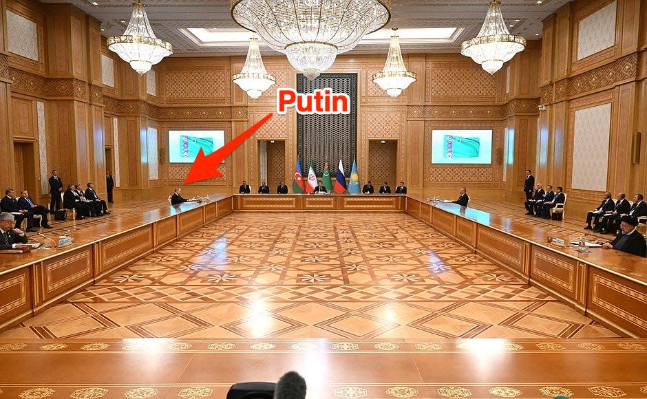 An image of a very long table, at which Putin and the heads of state of Azerbaijan, Iran, Kazakhstan and Turkmenistan were seated.