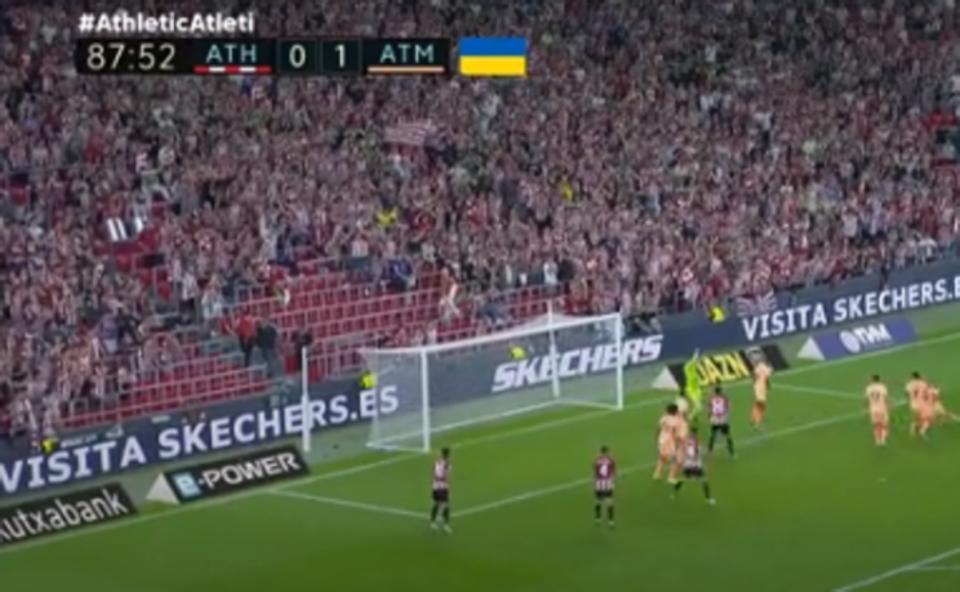 Aficionados radicales del Athletic abandonaron San Mamés tras la polémica con la bandera. (Foto: Movistar).