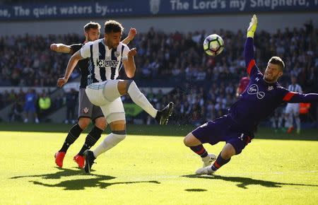 Britain Football Soccer - West Bromwich Albion v Southampton - Premier League - The Hawthorns - 8/4/17 West Bromwich Albion's Hal Robson-Kanu in action with Southampton's Fraser Forster Action Images via Reuters / Peter Cziborra Livepic