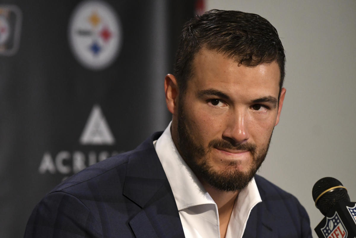 Kenny Pickett makes his debut as the Steelers bench Mitch Trubisky in the  third quarter vs. the Jets 