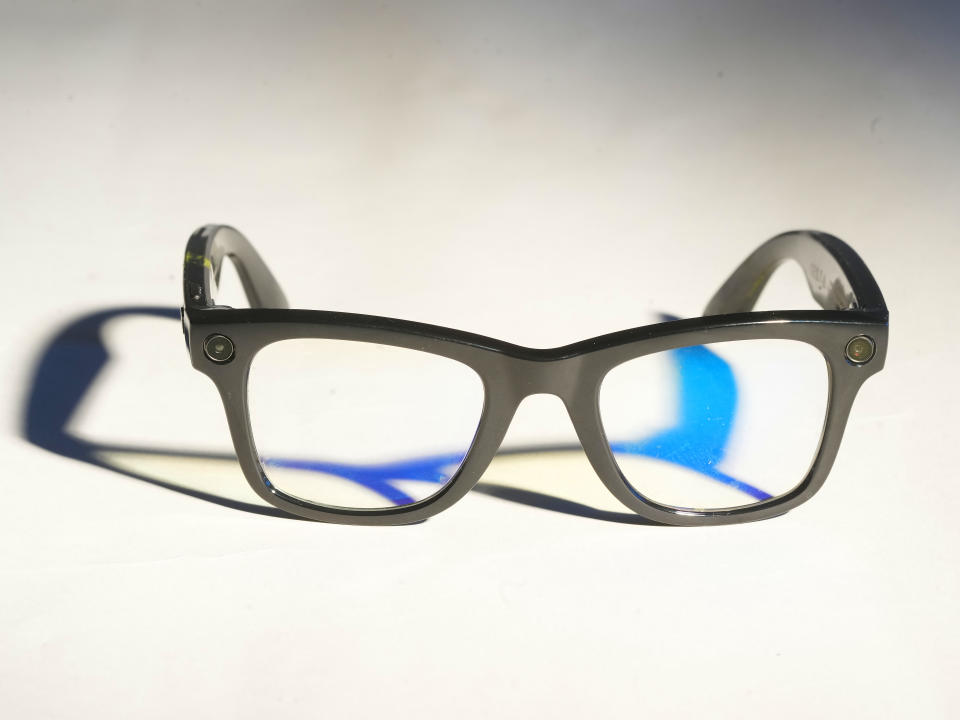 Las nuevas gafas Ray Ban de 300 dólares de Meta con cámara incorporada, el 8 de diciembre de 2023. (Jim Wilson/The New York Times)