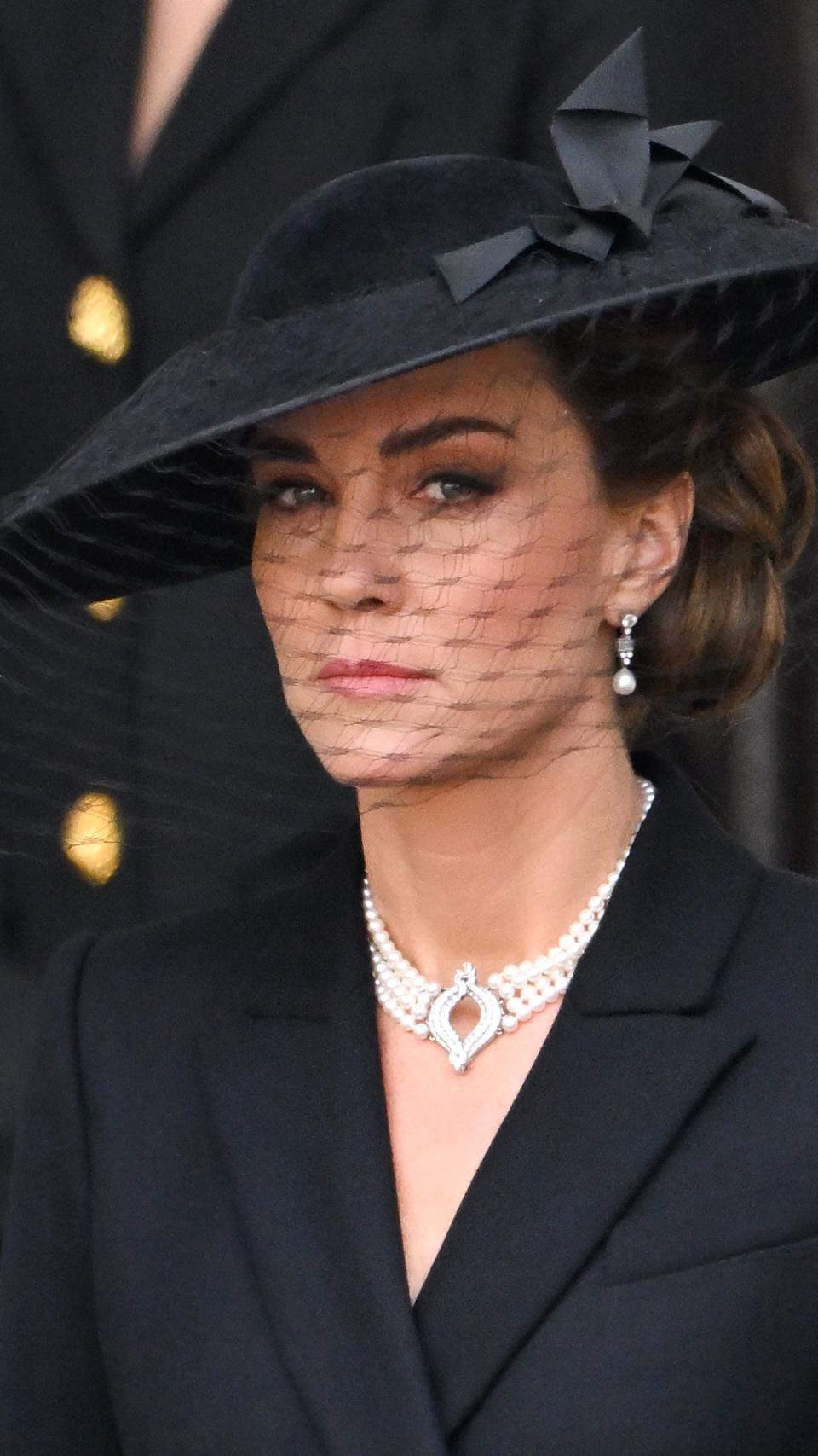 Princess Catherine's funeral hat and veil, 2022