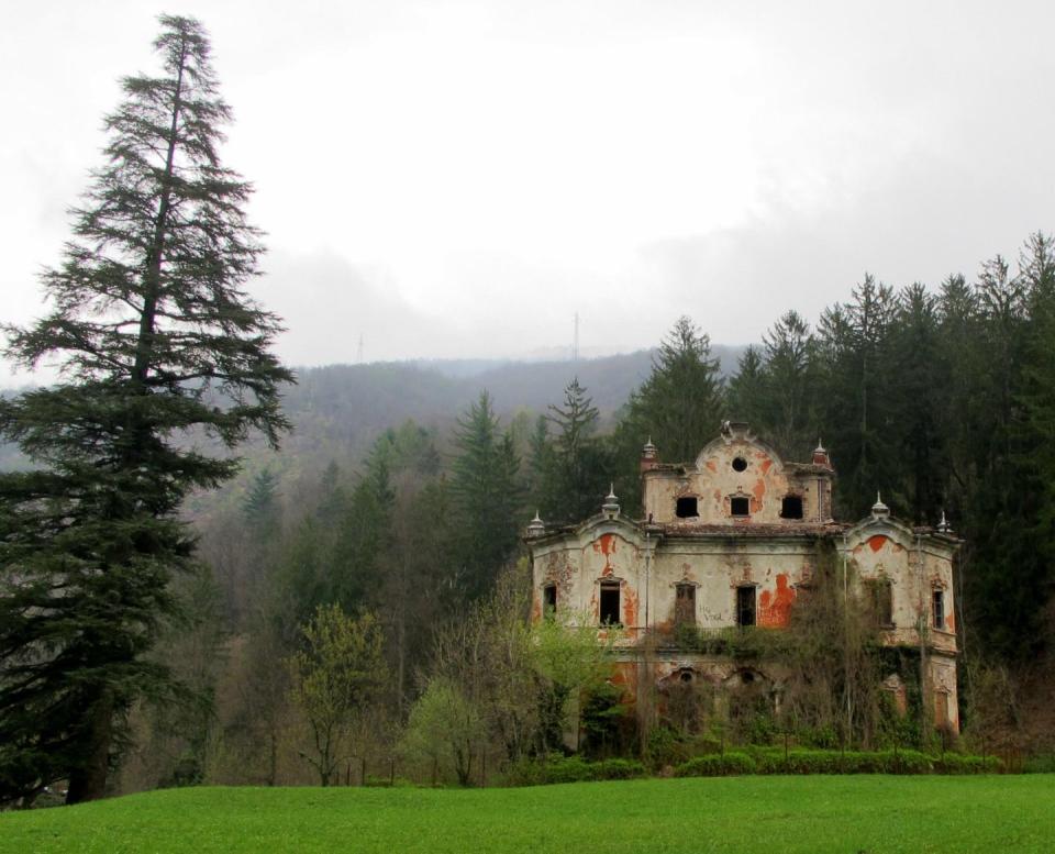 23) Villa in Lake Como, Italy