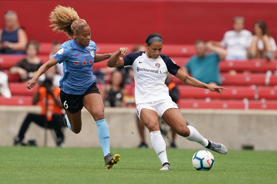BRIDGEVIEW, IL - JULY 21: Chicago Red Stars defender Casey Short #6 defends against NC Courage forward Lynn Williams #9 during the NWLS soccer game between Chicago Red Stars and North Carolina Courage at SeatGeek Stadium on July 21, 2019 in Bridgeview, Illinois. (Photo by Daniela Porcelli/Getty Images)