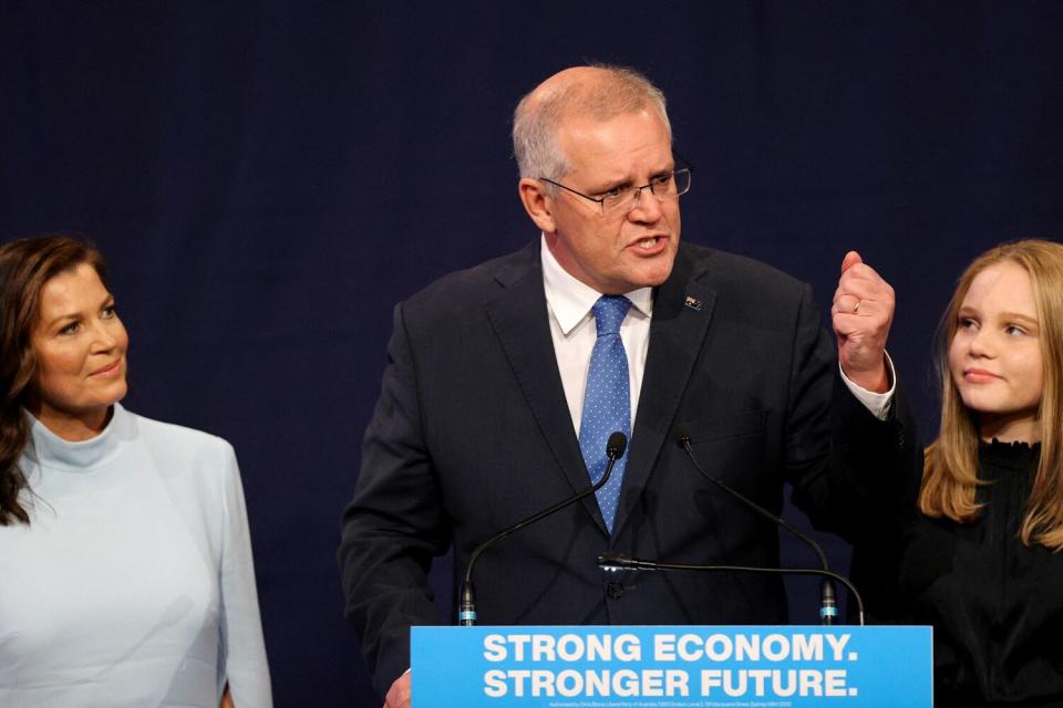 澳洲現任保守派總理莫里森（Scott Morrison，中）承認敗選。   圖：達志影像/路透社