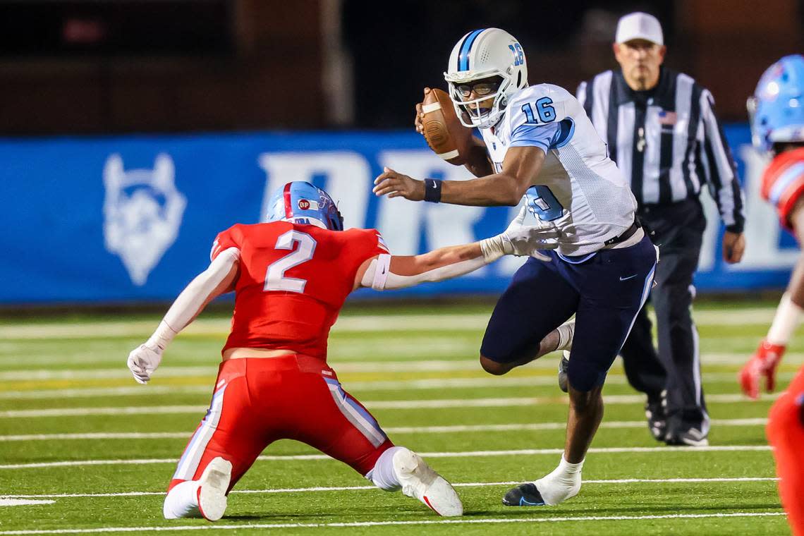 South Florence Lanorris Sellers (16) rushes past AC Flora Falcons outside linebacker Mason Little (2) in the 4A Lower State Championship Game at Memorial Stadium, Nov. 25, 2022.