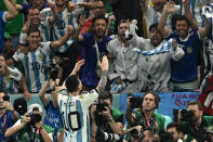 Foto del sábado del capitan de Argentina Lionel Messi celebrando tras marcar ante México