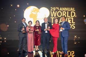 Sun Group’s representatives received the cup of Asia's Leading Integrated Tourism Group 2022 from WTA