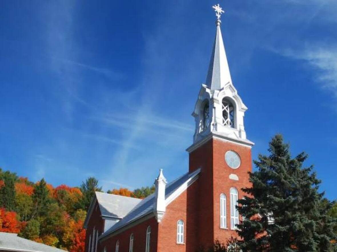 The hundred-year-old Saint-Antoine-de-Padoue church in Perkins, Que., is closing on May 1. Parishioners are hoping to raise the funds necessary to repair the old building.   (Réseau du patrimoine de Gatineau et de l'Outaouais - image credit)