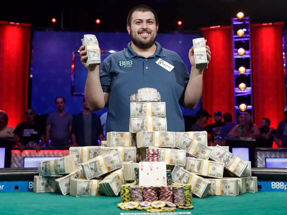 Scott Blumstein celebrates after winning WSOP 2017