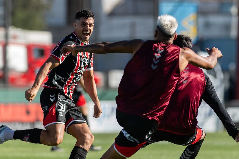 En la cancha de Arsenal pero esta vez sin público, Rodrigo Salinas, de 37 años, empató para Chacarita al minuto de la reanudación del partido suspendido el 21 de febrero en el mismo estadio.