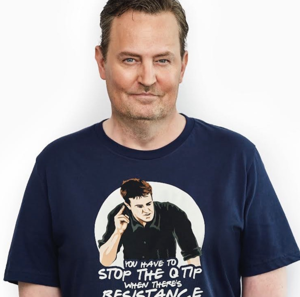 Matthew Perry porte un t-shirt reprenant l'une de ses répliques