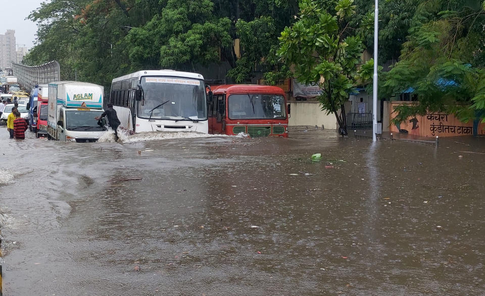 Mumbai rains. Photo courtesy: Yahoo stringer