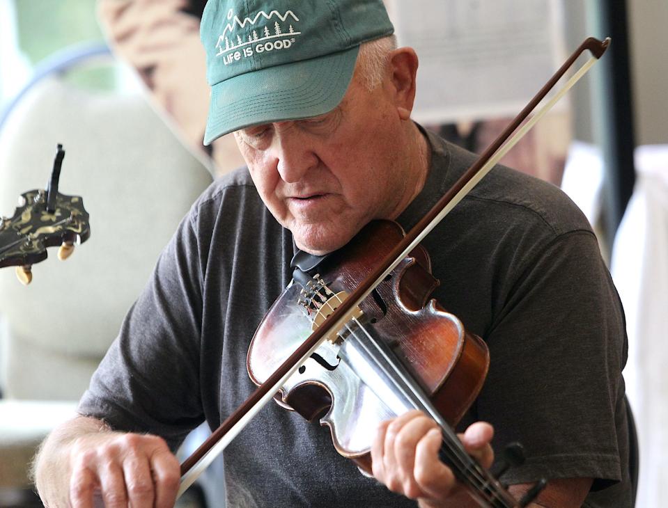 Stephen Dickey plays the fiddle during a tune at the Spring Mill Nature Center Wednesday, Aug. 23, 2023.