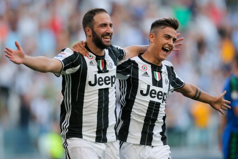 Juventus' forward Gonzalo Higuain (L) celebrates with teammate Argentinian forward Paulo Dybala after scoring a goal during the Italian Serie A football match between Juventus and Sassuolo on September 10, 2016 at the Juventus Stadium in Turin