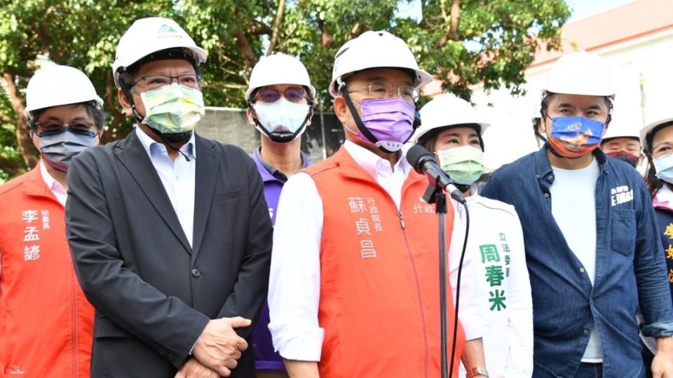 蘇貞昌今赴屏東縣視察衛福部恆春旅遊醫院。（圖／行政院提供）