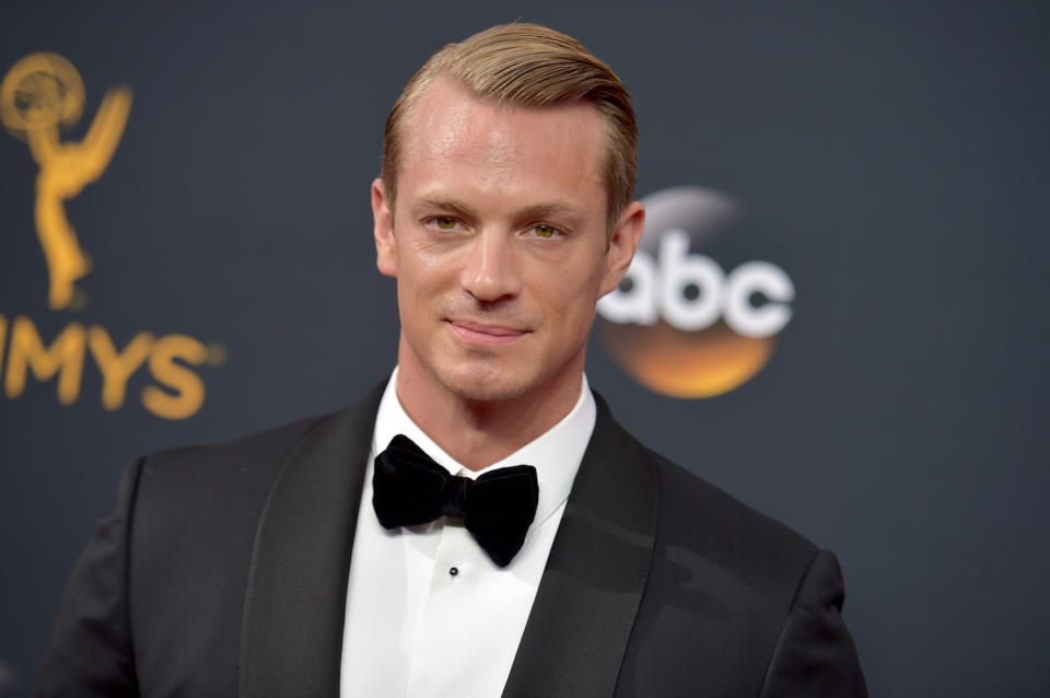 <p>Der in Stockholm geborene US-Schauspieler Joel Kinnaman („Suicide Squad“) meldete sich am Morgen nach der Attacke auf seinem Instagram-Account zu Wort: „Bin gerade zu den schrecklichen Nachrichten aufgewacht, dass es in Stockholm eine Terror-Attacke gab. Es ist herzzerreißend.“ (Bild: AP Images)</p>