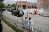 <p>The remains of former first lady Barbara Bush leave St. Martin’s Episcopal Church following her funeral service on April 21, 2018 in Houston, Texas. (Photo: Scott Olson/Getty Images) </p>