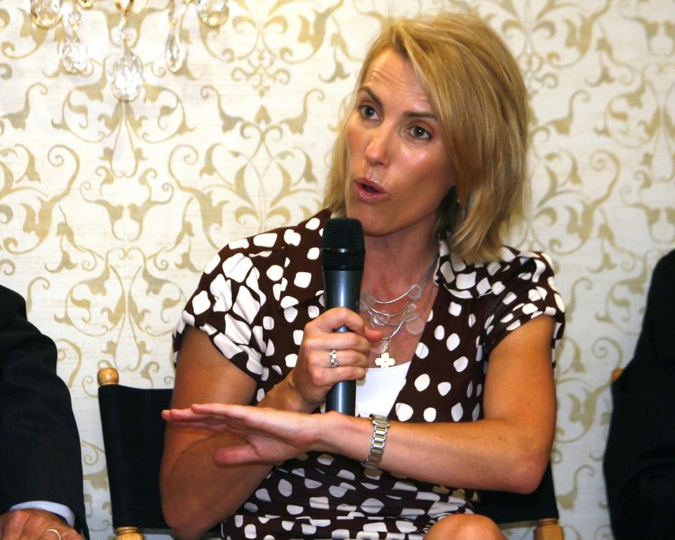 Laura Ingraham makes a point September 1, 2008 at the Nicollet Island Inn in Minneapolis, Minnesota.