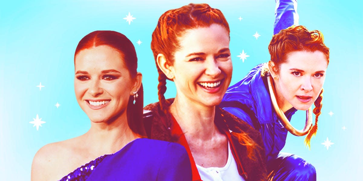 Photo collage of the actor Sarah Drew surrounded by white sparkles on a blue background.
