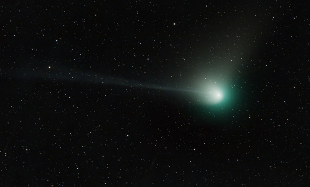 A long-exposure image of Comet E3.