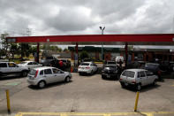 Venezuelan motorists line up for fuel at a gas station of Venezuelan state oil company PDVSA in Maturin, Venezuela March 23, 2017. REUTERS/Marco Bello