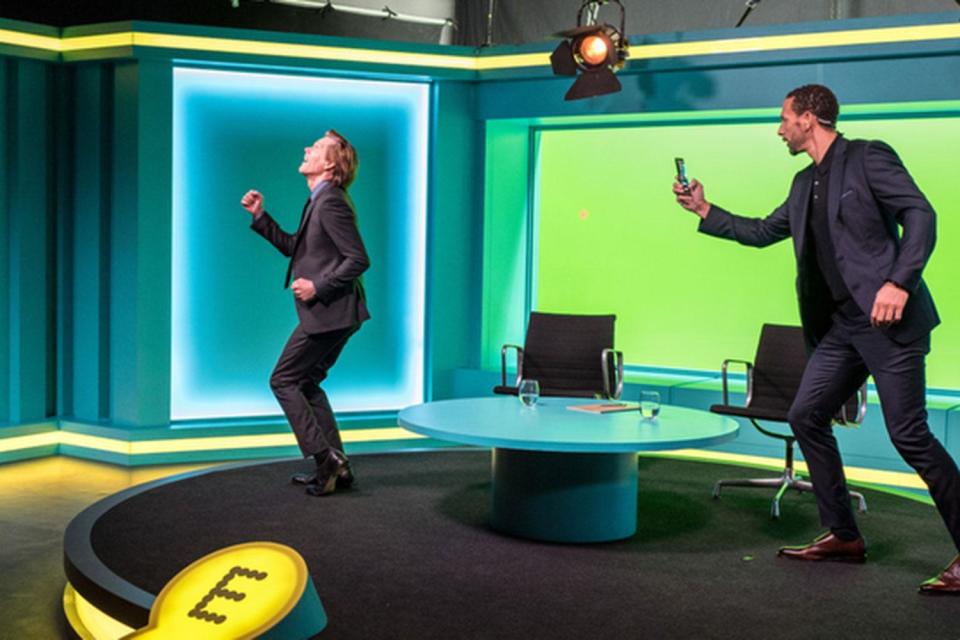 Rio Ferdinand puts the smartphone's camera through its paces: EE