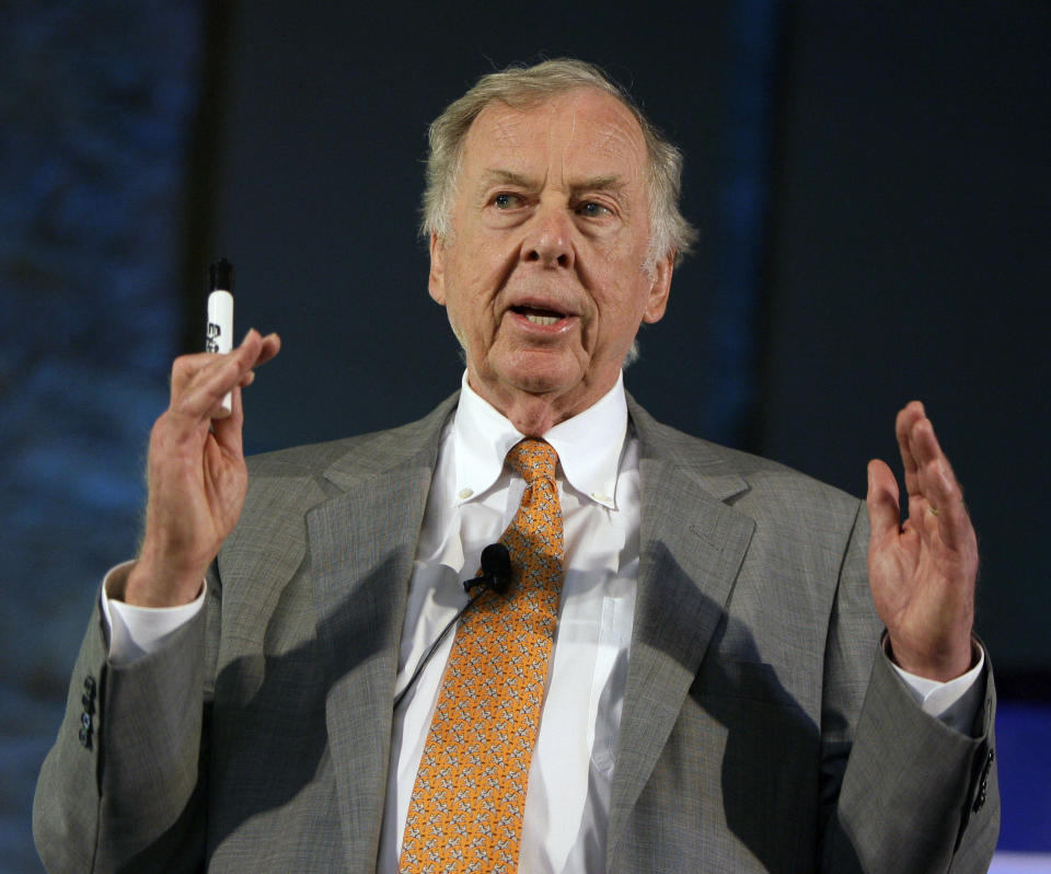 FILE - In this July 30, 2008, file photo, oil and gas developer T. Boone Pickens addresses a town hall meeting on energy independence in Topeka, Kan. Pickens, who amassed a fortune as an oil tycoon and corporate raider and gave much of it away as a philanthropist, has died. He was 91. Spokesman Jay Rosser confirmed Pickens' death Wednesday, Sept. 11, 2019. (AP Photo/Charlie Riedel, File)