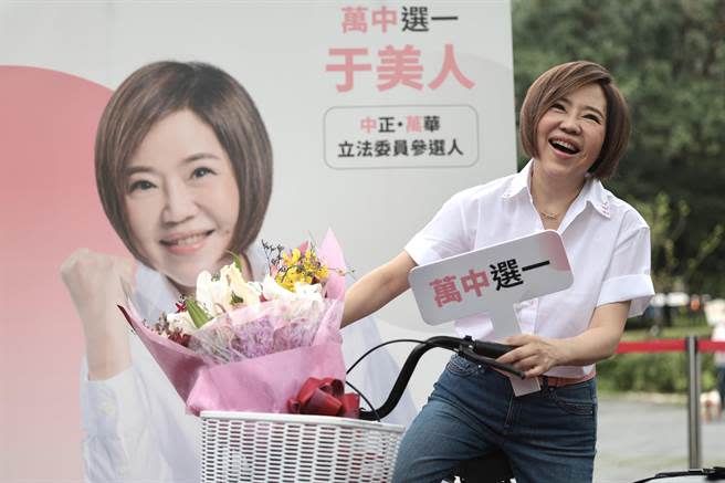 資深媒體人于美人20日宣布將以「無黨籍」參選台北市中正、萬華立委選舉。（郭吉銓攝）