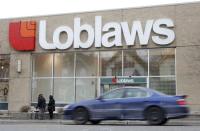 <p>Despite competition from Amazon, which delivers package foods to homes, and Walmart, which is testing home delivery in Toronto, the country’s biggest grocery store company, <strong>Loblaw Co.</strong>, has yet to wade in. While it hinted it could <a rel="nofollow noopener" href="http://business.financialpost.com/news/retail-marketing/loblaws-profit-climbs-57-as-revenue-beats-expectations-and-expenses-ease" target="_blank" data-ylk="slk:“experiment;elm:context_link;itc:0;sec:content-canvas" class="link ">“experiment</a>” with home delivery earlier this year, the company currently only offers customers the ability to order online and pick up items at more than 100 Loblaws stores. (REUTERS/Chris Wattie) </p>