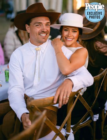 <p>Carter Rose </p> Caelynn Miller-Keyes & Dean Unglert pose at the table alongside their family and friends.